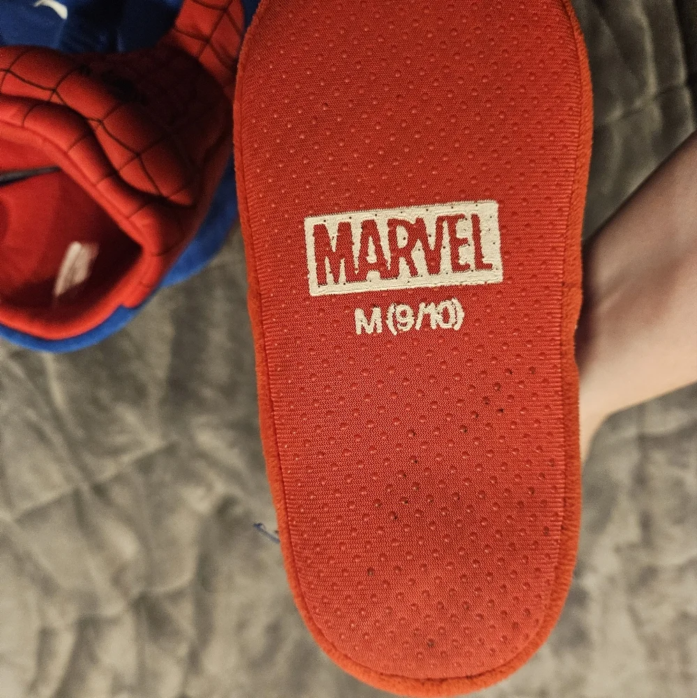 Set of 2 -Marvel Spiderman boot slippers & Avengers size 9/10